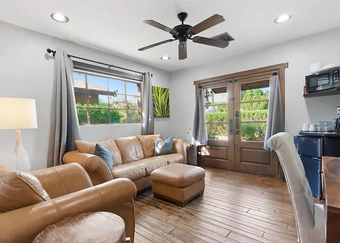 Syrah-2 Units-in Old Town-walk To Fashion Square Holiday home *