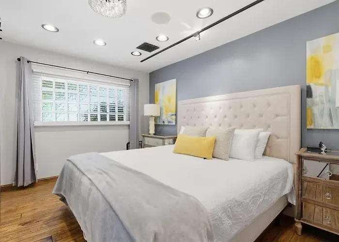 Holiday home Syrah-2 Units-in Old Town-walk To Fashion Square