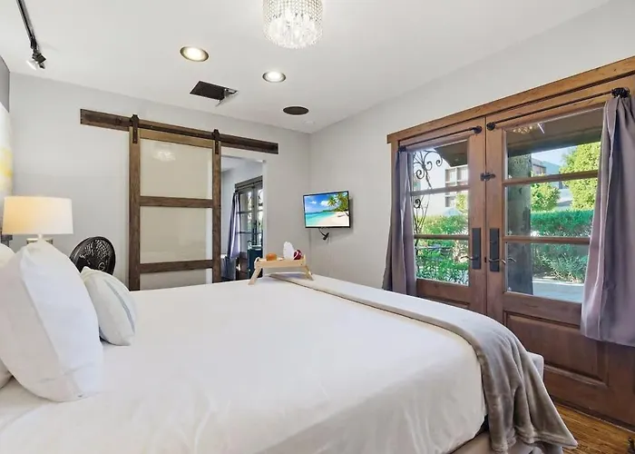 Syrah-2 Units-in Old Town-walk To Fashion Square Holiday home