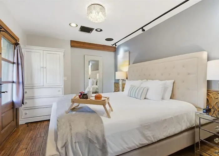 Holiday home Syrah-2 Units-in Old Town-walk To Fashion Square *