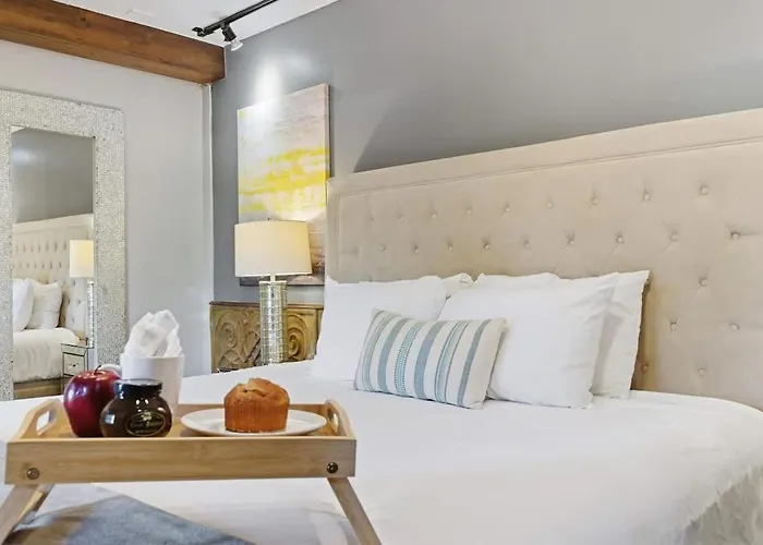 Syrah-2 Units-in Old Town-walk To Fashion Square Holiday home Scottsdale